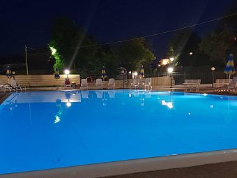 Piscina di notte