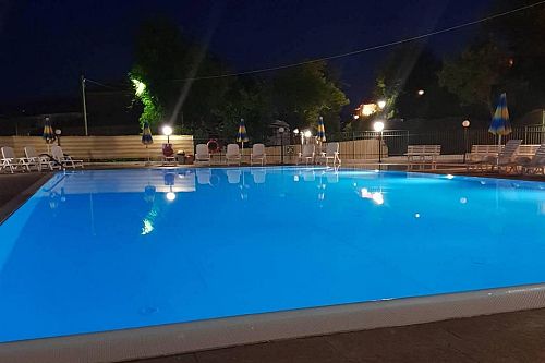 Piscina di notte